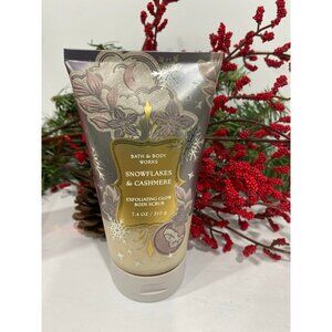 Bath & Body Works Holiday “Snowflakes & Cashmere” New Exfoliating Glow Scrub